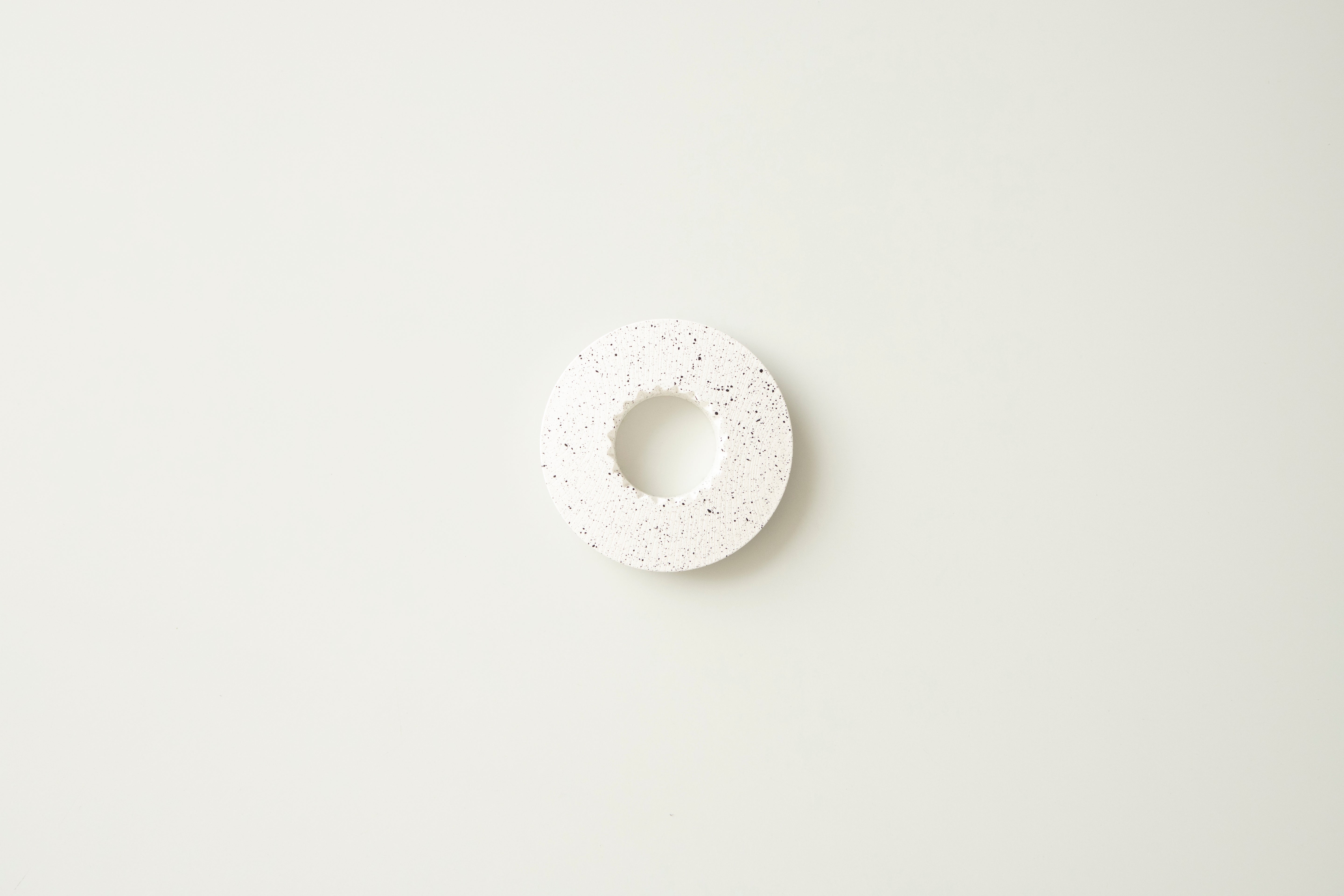 "ORIGAMI"
Dripper holder [Grain White x Black]