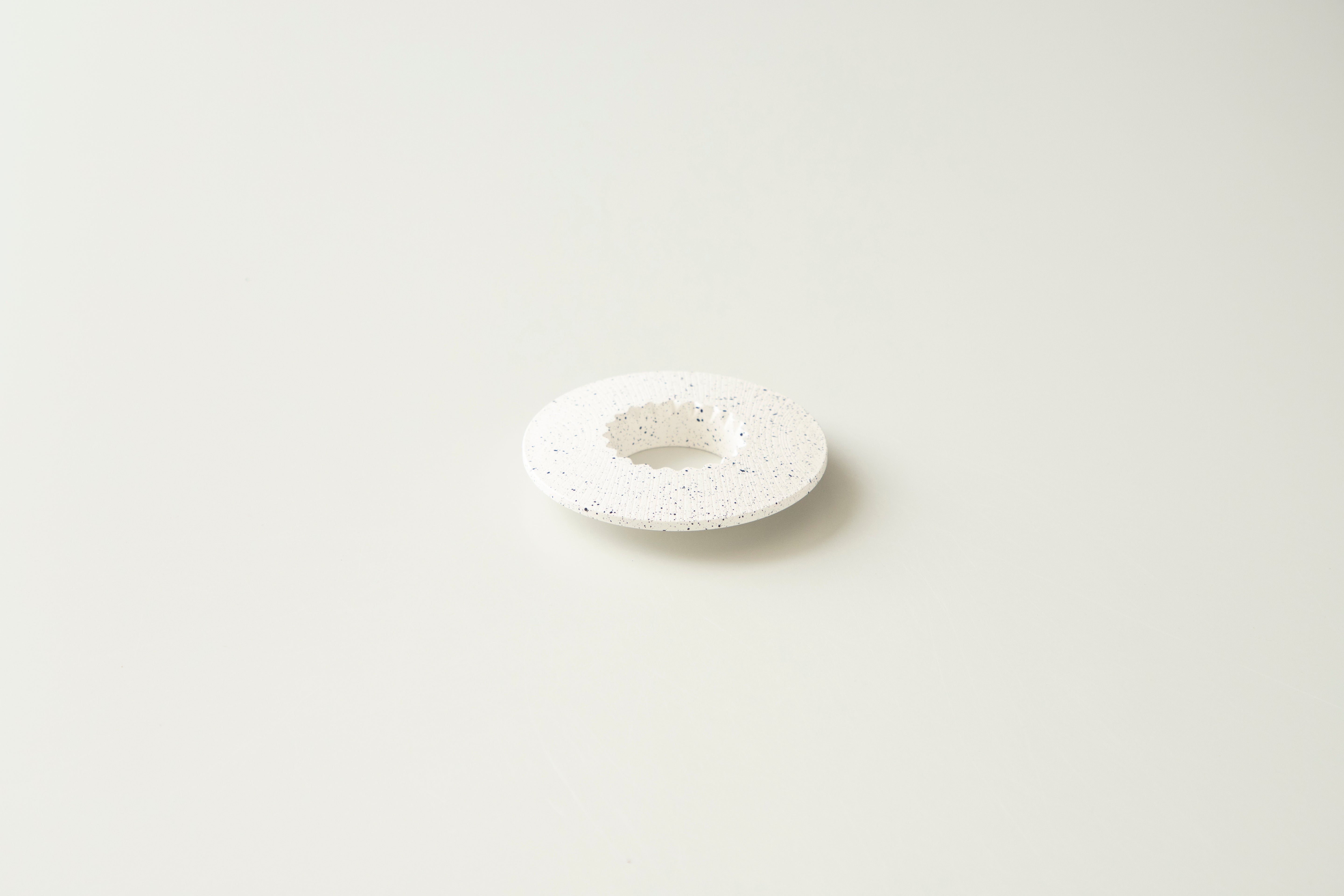"ORIGAMI"
Dripper holder [Grain White x Black]